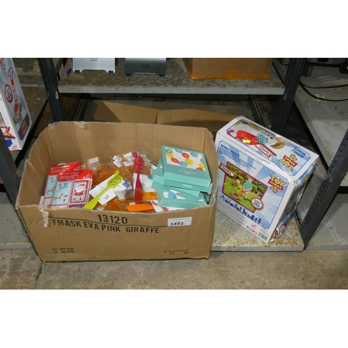 3482 - A quantity of various gift items including party boxes, a Toy Story bubble mower, sausage dog rulers... 