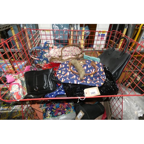 3505 - A quantity of various handbags, tote bags/purses. Contents of 1 basket, basket not included