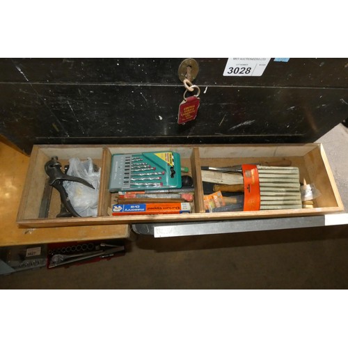 3028 - 1 wooden box with lift up lid containing a quantity of various vintage and other tools including pow... 