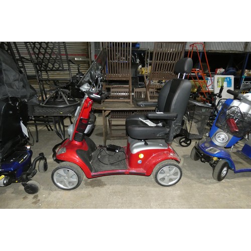 3061 - A Kymco ForU battery powered mobility scooter type Maxi XLS, supplied with a mains battery charger a... 