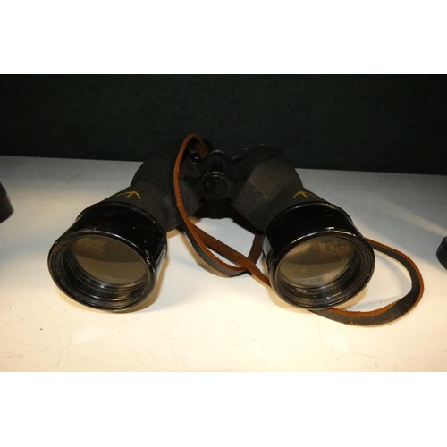 4038 - 5 sets of vintage binoculars comprising 1 x Carl Zeiss Jena Septarem Super S 7 x 40W, 1 x SARD (Squa... 