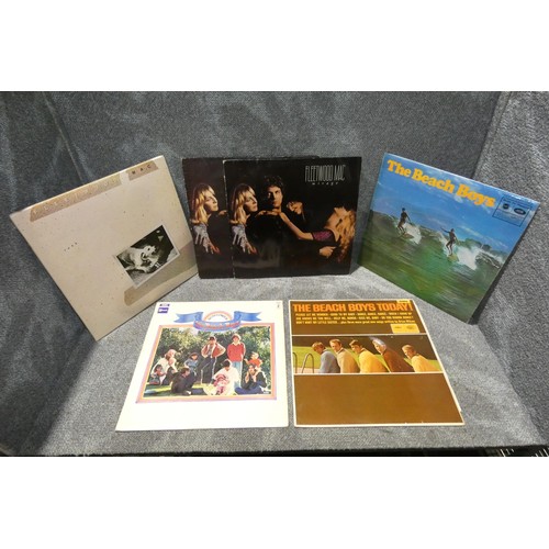 3232 - 6 x various vinyl records comprising 3 x Fleetwood Mac and 3 x The Beach Boys