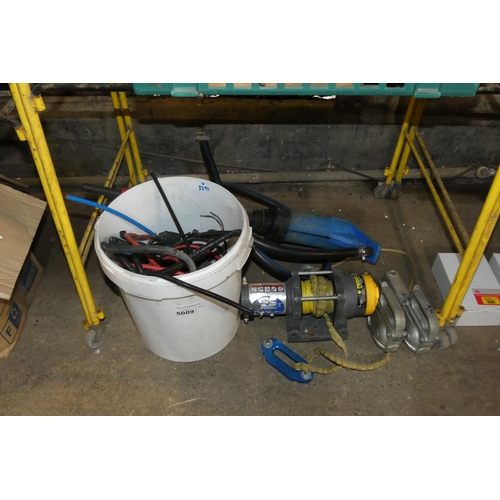 5009 - A quantity of various items including a 12v Superwinch, 2 x trailer hitches, a drum pump etc. Conten... 