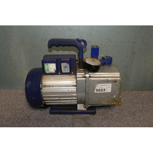 5023 - 1 Blue Vac double stage and dual voltage vacuum pump type MK-280 DS, untested