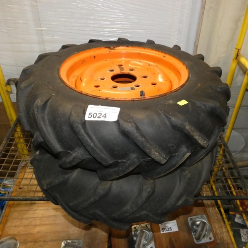 5024 - 2 x Kubota wheel rims with tyres fitted