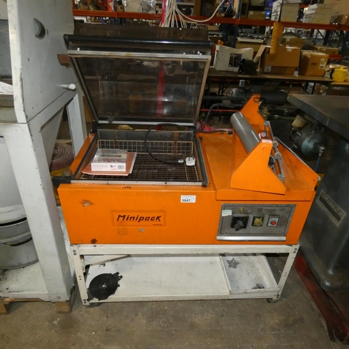 5047 - A packaging / heat shrink machine by Minipack-Torre type RAS FM76/90, 240v