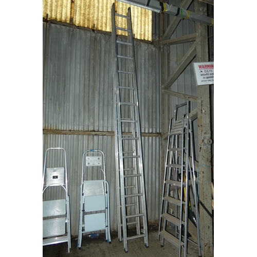 5090 - An Abru double extending aluminium ladder (2 x 14 rung)