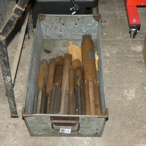 5092 - 1 box containing a quantity of various long taps