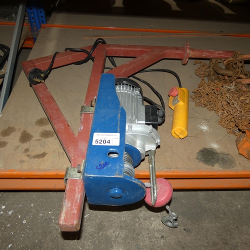 5204 - A scaffold winch, 240v