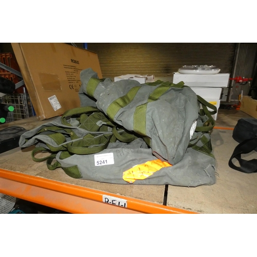 5241 - 5 x ex-MOD green carry bags