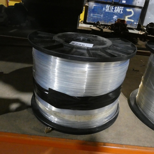 5286 - 1 reel containing plastic strimmer line - There is a lot of strimmer line on this reel but exact len... 