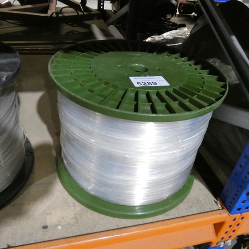 5289 - 1 reel containing plastic strimmer line - There is a lot of strimmer line on this reel but exact len... 