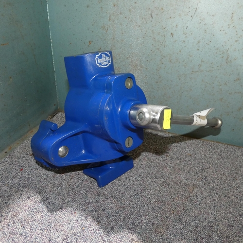 5330 - A flooring clamp by The Boston Vice Company