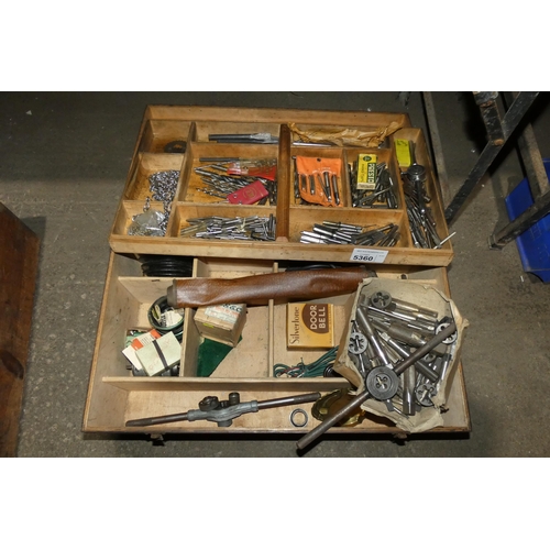 5360 - 1 wooden box with hinged lid containing a quantity of various items including taps, drill bits etc. ... 