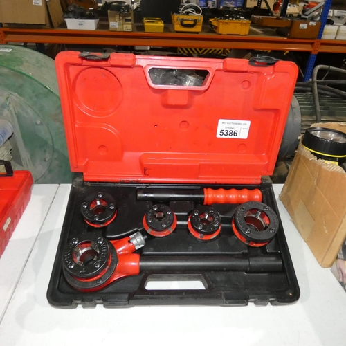 5386 - A Virax 1362 pipe threading set in a red / black plastic case (up to 1 1/4 inch)