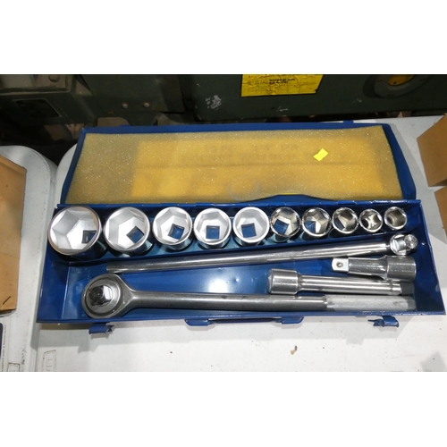 5389 - A 15 piece 3/4 inch drive socket set in a blue metal case