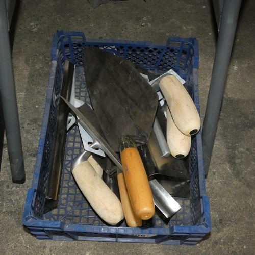 5406 - A quantity of various trowels, floats etc. Contents of 1 plastic box which is not included