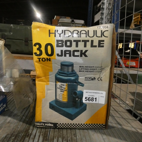 5681 - A hydraulic bottle jack - 30 ton