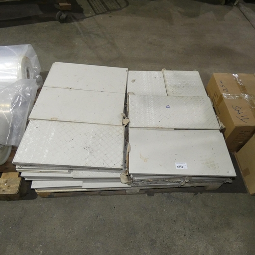 5712 - 1 pallet containing ceramic tiles