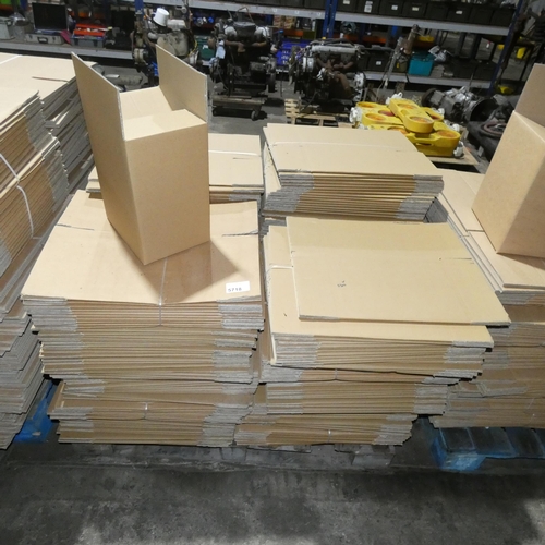 5718 - 1 pallet containing a quantity of flat packed cardboard boxes, size when built approx 28 x 22 x 37cm... 