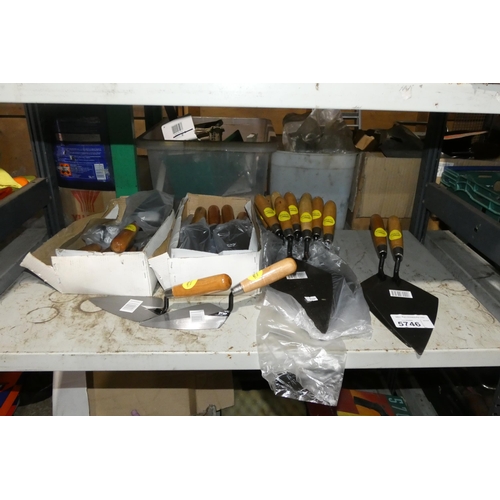 5746 - A quantity of various Banner trowels. Contents of 1 shelf