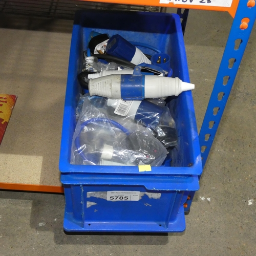 5785 - A quantity of blue industrial 240v plugs and sockets. Contents of 1 blue plastic box which is includ... 