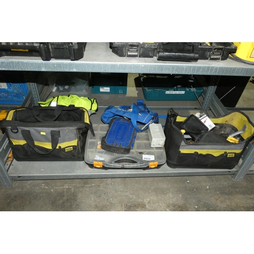 5922 - A quantity of various hand tools, 2 tool bags etc. Not practical to list in detail so please view or... 