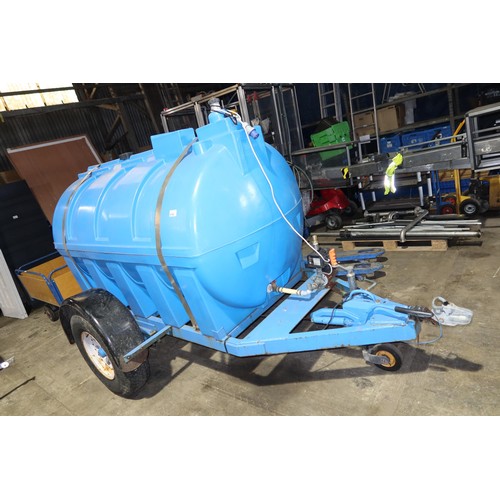 6105 - A blue plastic tow behind water bowser on a braked single axle trailer, capacity approx 2500L, has a... 