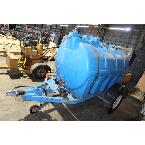 6105 - A blue plastic tow behind water bowser on a braked single axle trailer, capacity approx 2500L, has a... 