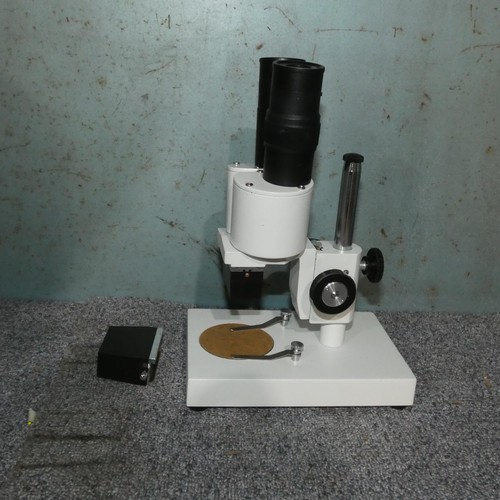 5560 - 1 x Microtec student microscope - No model visible (up to 20x magnification)