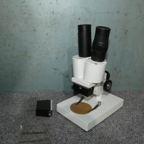 5560 - 1 x Microtec student microscope - No model visible (up to 20x magnification)