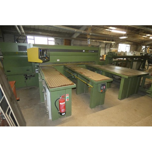 18 - A Holzma CNC beam saw type HPP 22/32, no. 0-240-01-0159, YOM 1994, 3ph. The Holzma CADmatic computer... 