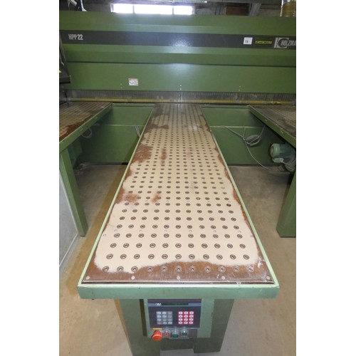 18 - A Holzma CNC beam saw type HPP 22/32, no. 0-240-01-0159, YOM 1994, 3ph. The Holzma CADmatic computer... 