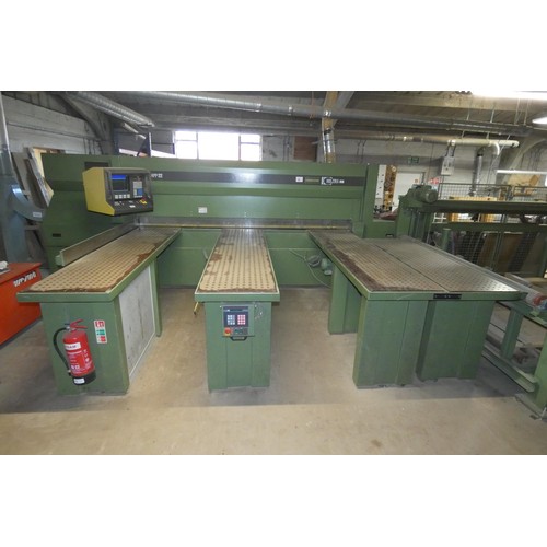 18 - A Holzma CNC beam saw type HPP 22/32, no. 0-240-01-0159, YOM 1994, 3ph. The Holzma CADmatic computer... 