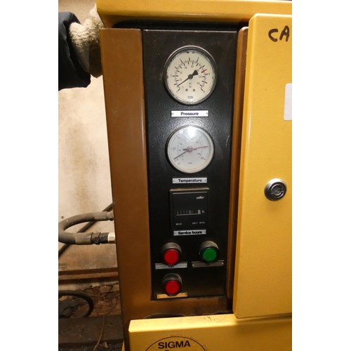 21 - An HPC Plusair screw compressor model SK25, YOM 1989, 3ph, hour meter reads 44,000 hours