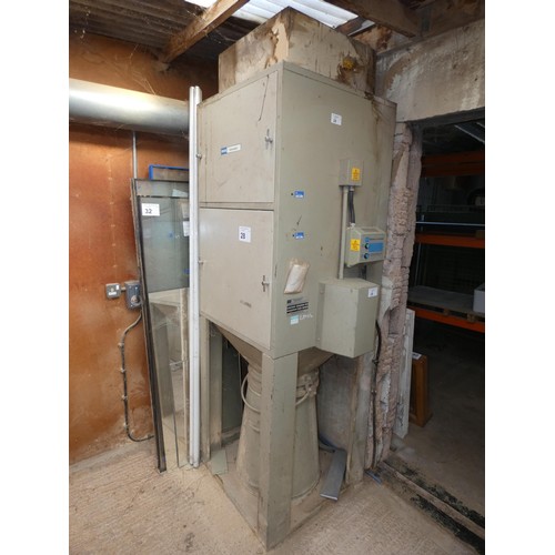 28 - A DCE dust extractor model UMA 154 G5, 3ph fitted with a DCE Fulimatic FE Controller. Please note th... 