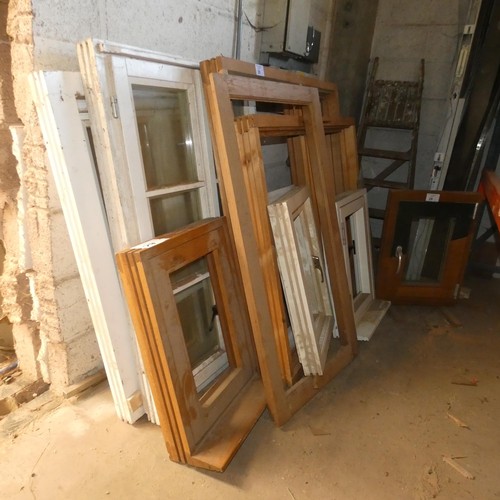 29 - A quantity of various wooden windows