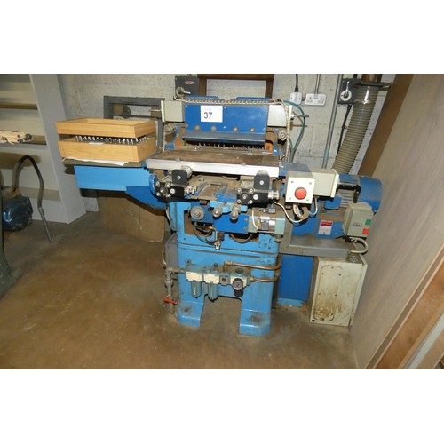 37 - A Brookman automatic dovetailer machine type 5-15 RPA, 3ph supplied with a wooden case containing a ... 