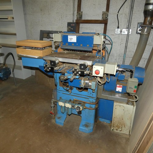 37 - A Brookman automatic dovetailer machine type 5-15 RPA, 3ph supplied with a wooden case containing a ... 