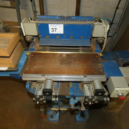 37 - A Brookman automatic dovetailer machine type 5-15 RPA, 3ph supplied with a wooden case containing a ... 