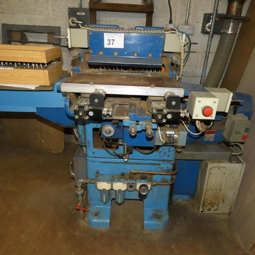 37 - A Brookman automatic dovetailer machine type 5-15 RPA, 3ph supplied with a wooden case containing a ... 