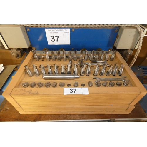 37 - A Brookman automatic dovetailer machine type 5-15 RPA, 3ph supplied with a wooden case containing a ... 