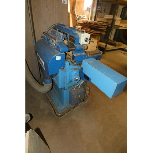 37 - A Brookman automatic dovetailer machine type 5-15 RPA, 3ph supplied with a wooden case containing a ... 