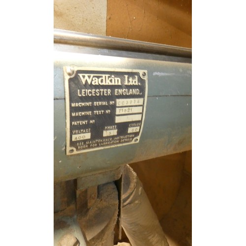 40 - A Wadkin cross cut radial arm saw number CC3914, 3ph with a wide work feed in / out table (approx 5.... 