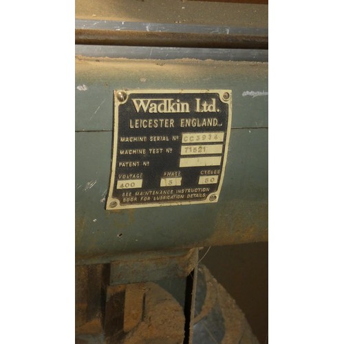 40 - A Wadkin cross cut radial arm saw number CC3914, 3ph with a wide work feed in / out table (approx 5.... 