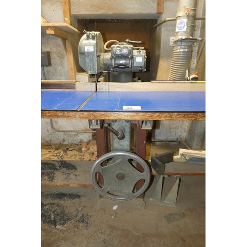 40 - A Wadkin cross cut radial arm saw number CC3914, 3ph with a wide work feed in / out table (approx 5.... 