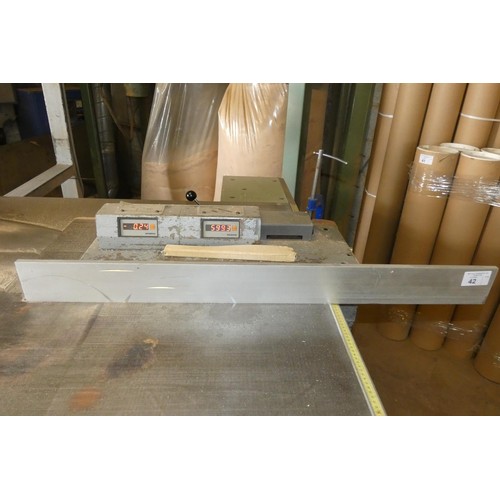 42 - A Martin long sliding bed panel saw type T72, YOM 1994, 3ph with scribing blade, digital read out (D... 