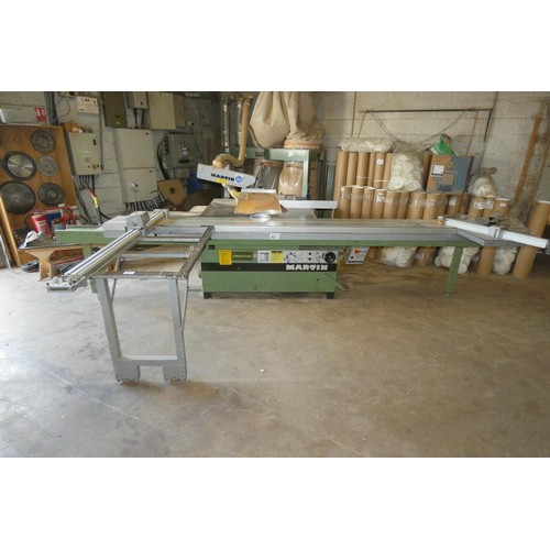 42 - A Martin long sliding bed panel saw type T72, YOM 1994, 3ph with scribing blade, digital read out (D... 