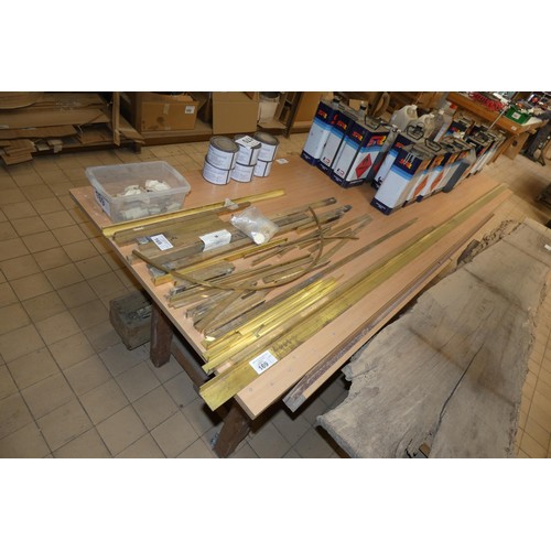 169 - A quantity of various brass offcuts and 1 length of brass approx 291cm long