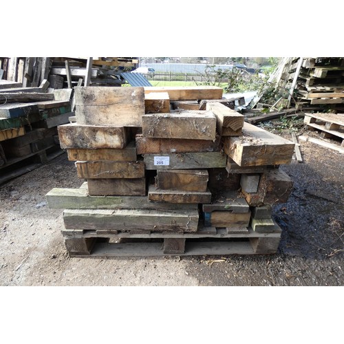 205 - 1 pallet containing a quantity of various mixed hardwood pieces / offcuts